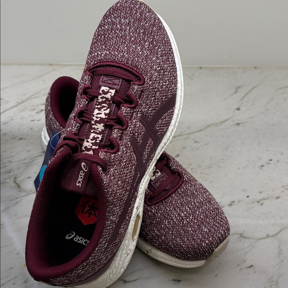 ASICS HyperGEL-YU women’s shoes - Picture 1 of 8